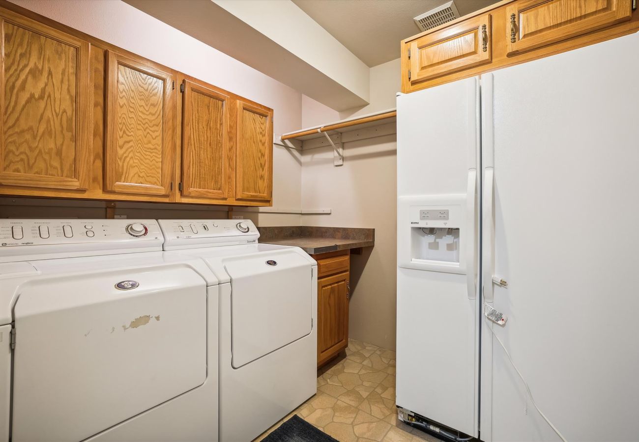 Laundry room with washer / dryer