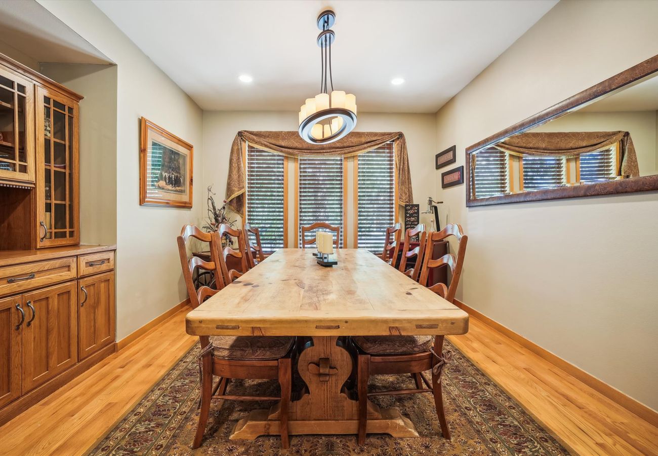 Formal Dining room